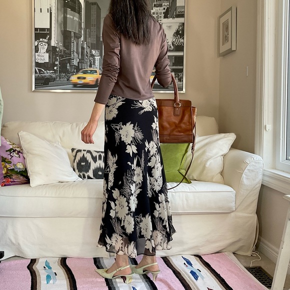 Bias cut floral print midi skirt - Picture 4 of 12